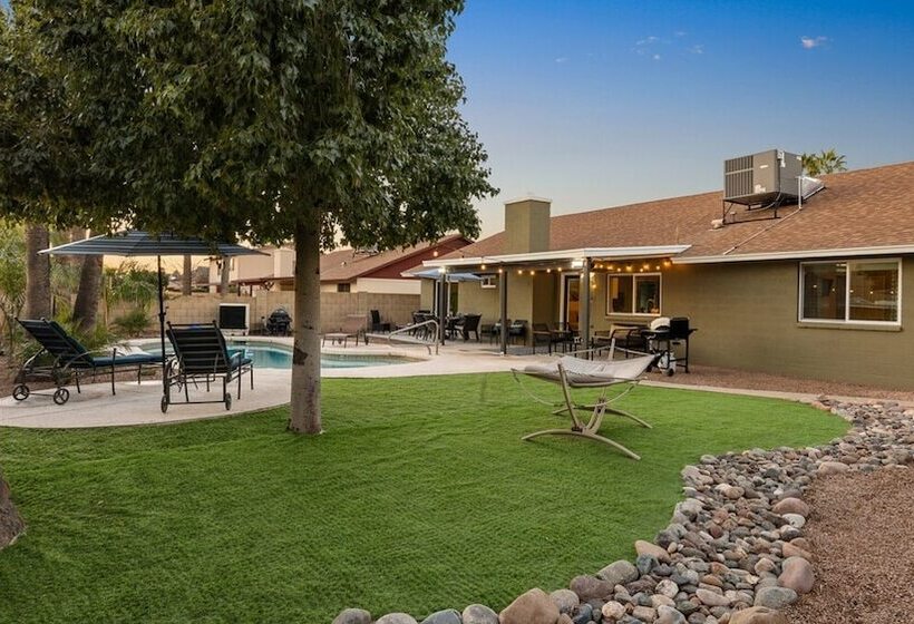 Modern And Stylish Remodeled 4 Bdrm W/ Htd Pool!