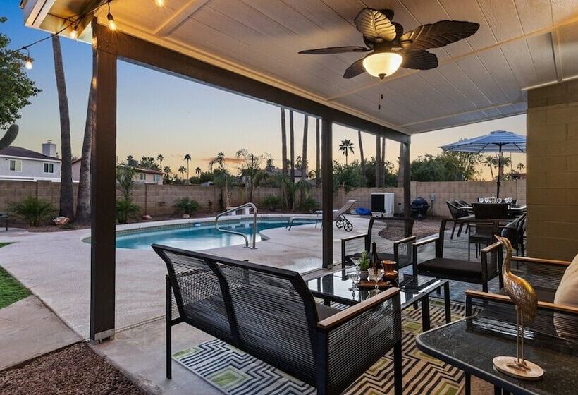 Modern And Stylish Remodeled 4 Bdrm W/ Htd Pool!