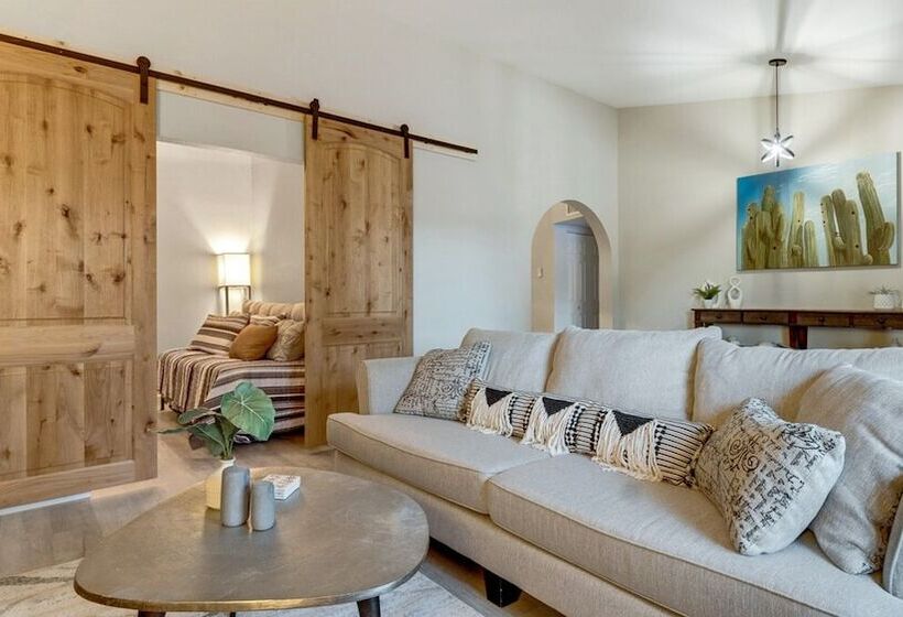 Modern And Stylish Remodeled 4 Bdrm W/ Htd Pool!