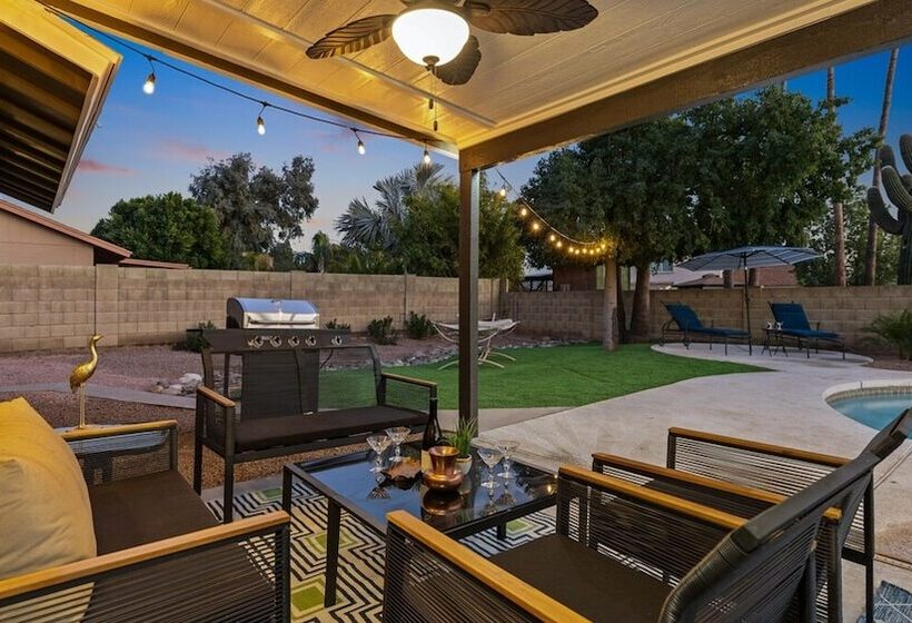 Modern And Stylish Remodeled 4 Bdrm W/ Htd Pool!