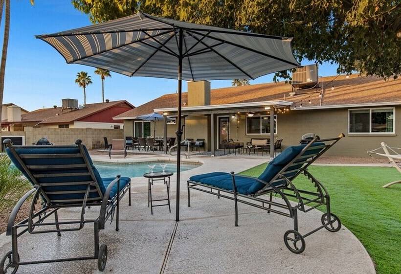 Modern And Stylish Remodeled 4 Bdrm W/ Htd Pool!