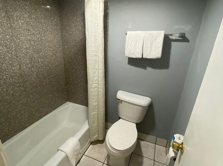 فندق على الطريق Executive Inn