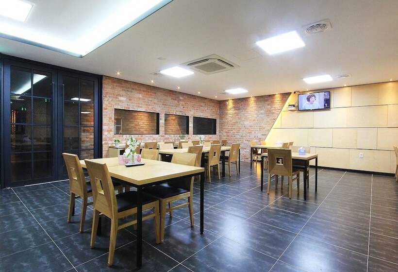 فندق على الطريق Gwangju Cheomdan Ferrari