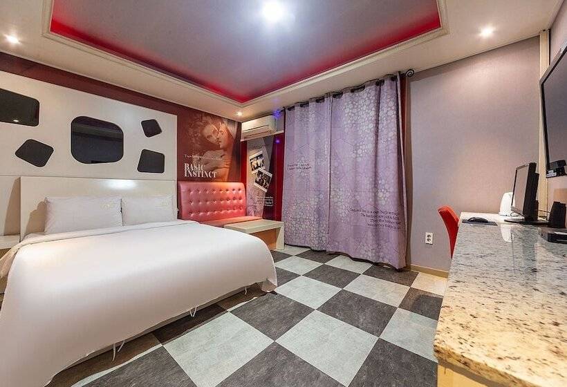 מוטל Gwangju Sangmu M