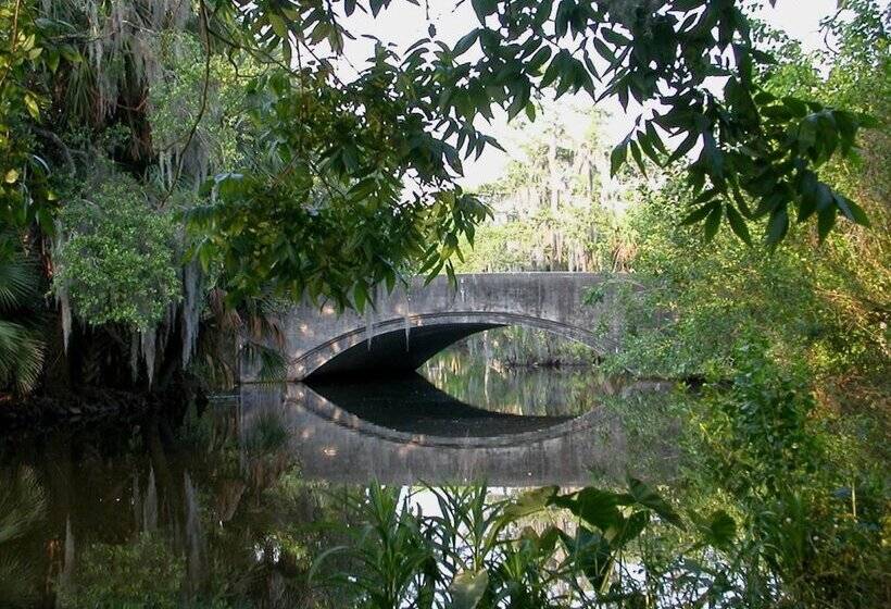 Peaceful Condo Near Bourbon Street