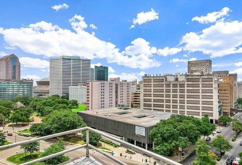 Peaceful Condo Near Bourbon Street