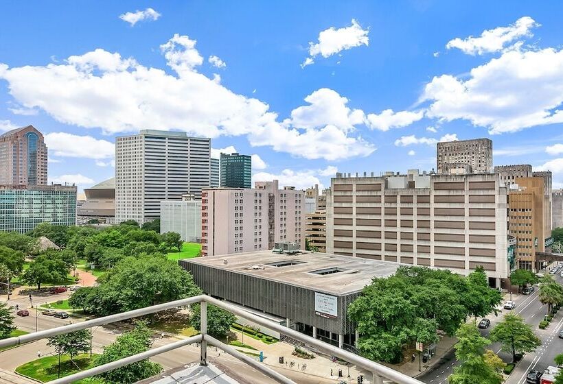 Peaceful Condo Near Bourbon Street