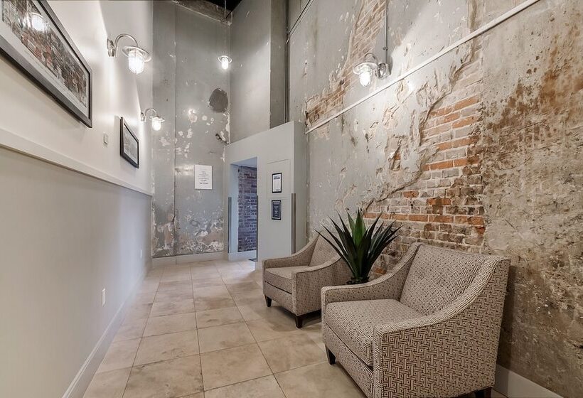 Peaceful Condo Near Bourbon Street