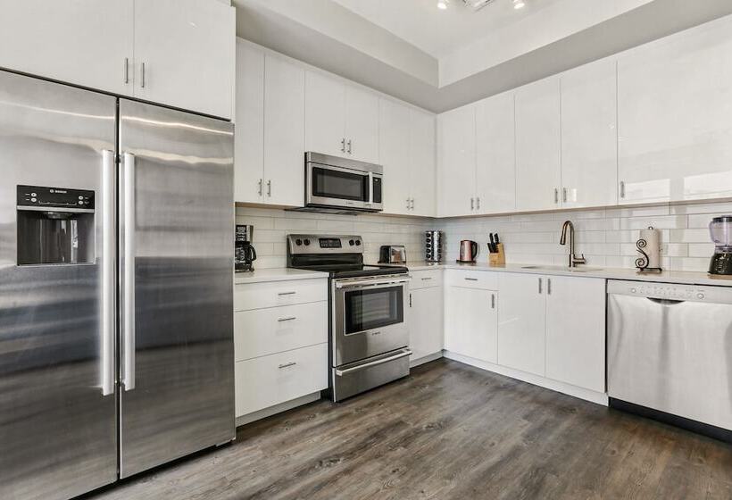 Peaceful Condo Near Bourbon Street