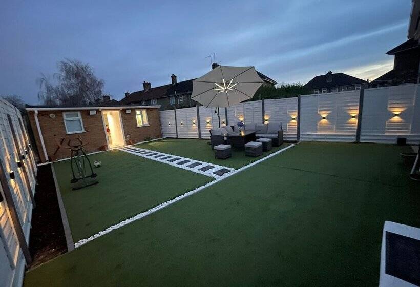 بنسيون North Avenue Guest House Ltd, Heathrow Airport Free Parking