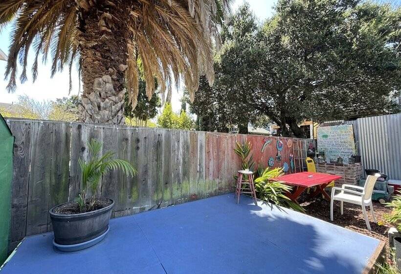 بنسيون B Love S Guest House