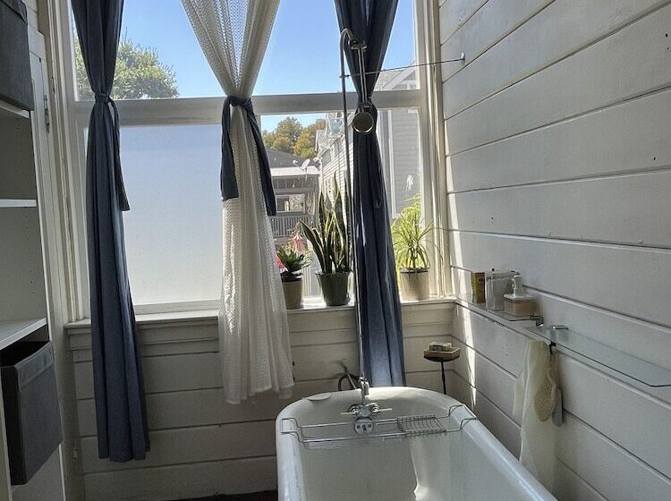 بنسيون B Love S Guest House