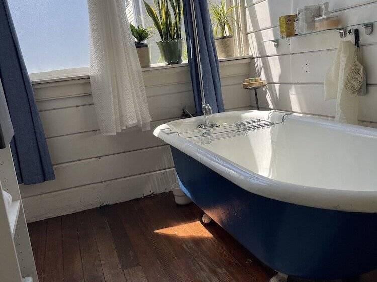 بنسيون B Love S Guest House