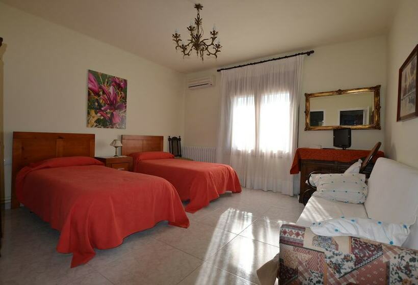 펜션 Hostal Can Nofre