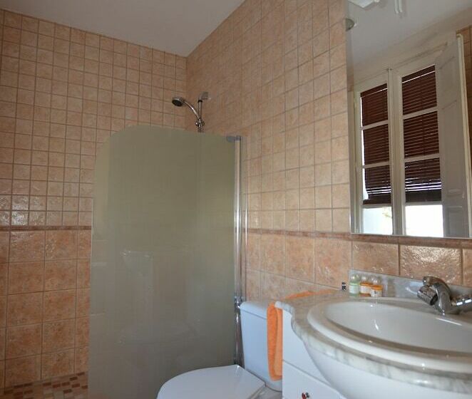 פנסיון Hostal Can Nofre