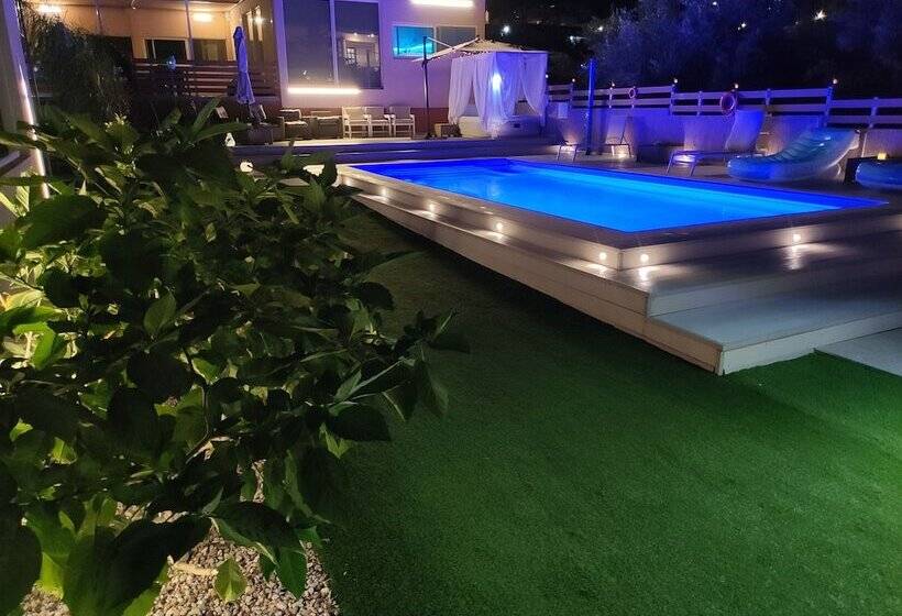 بنسيون Modular Bungalows With Heated Pool Artemis Greece