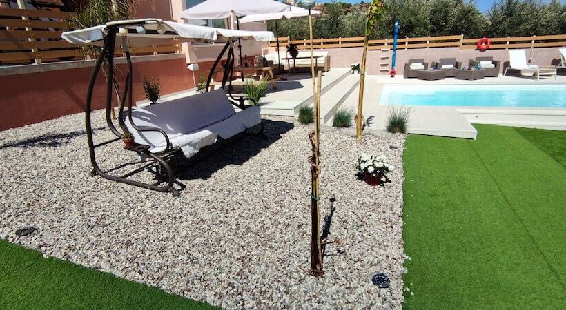 بنسيون Modular Bungalows With Heated Pool Artemis Greece