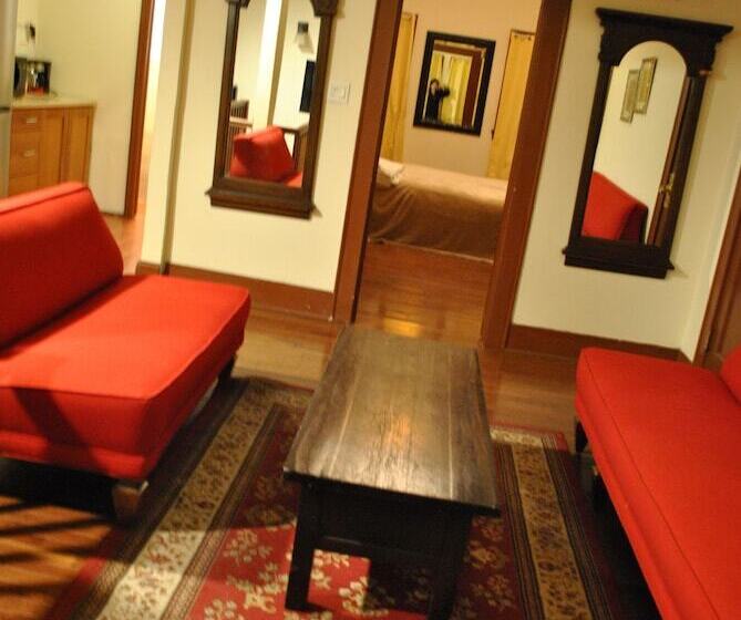 펜션 Newark Hansbury Multi Level House