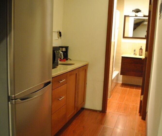 ペンション Newark Hansbury Multi Level House