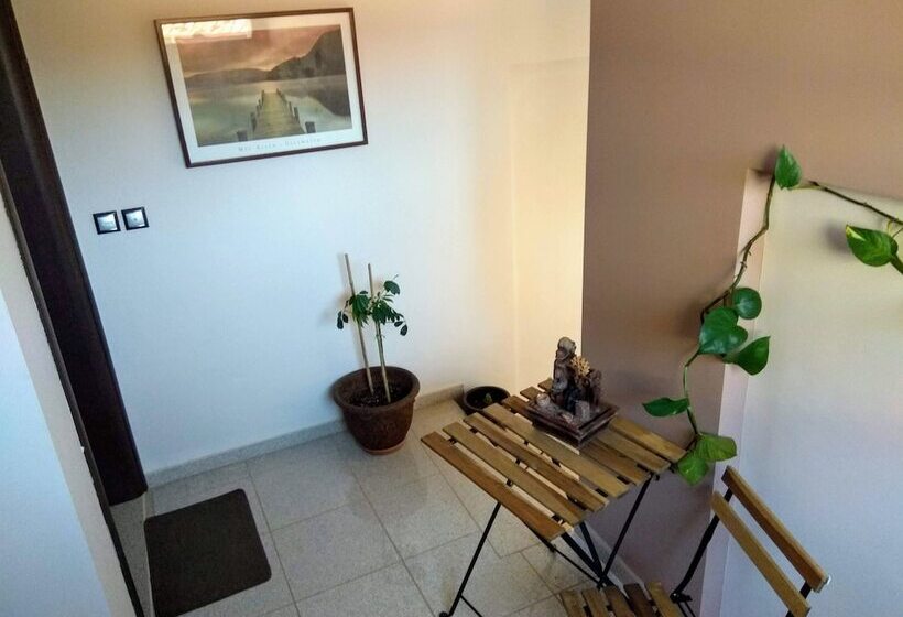 פנסיון Olympus House