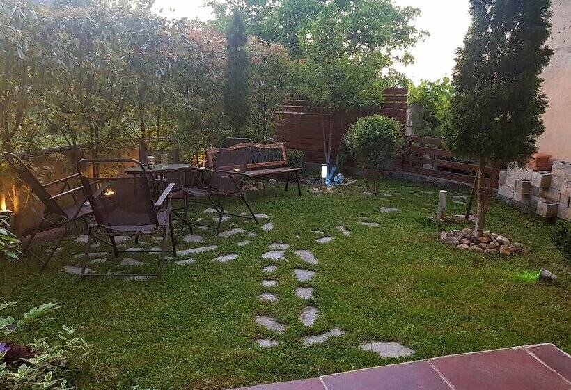 פנסיון Olympus House