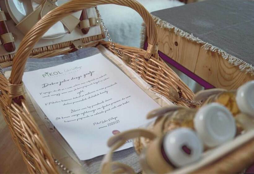 پانسیون Pikol Lake Village Premium Glamping