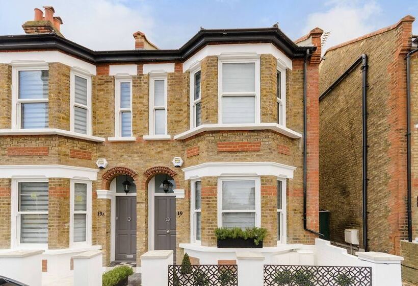 펜션 Surbiton Luxury Garden House 19a