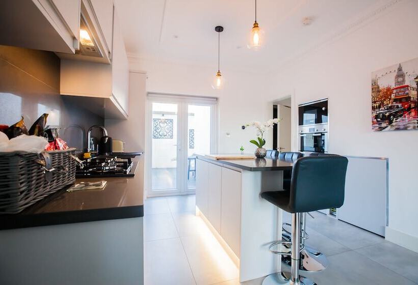 ペンション Surbiton Luxury Garden House 19a