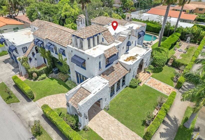 پانسیون Young Mansion