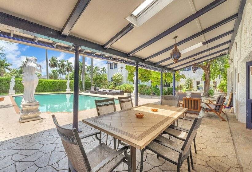 پانسیون Young Mansion