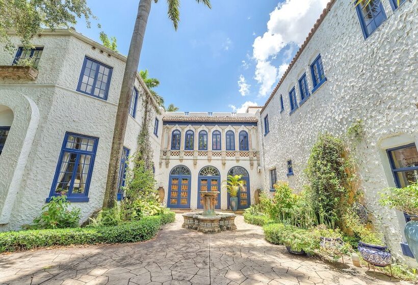 پانسیون Young Mansion