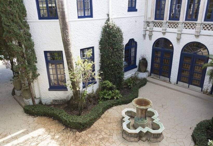 پانسیون Young Mansion