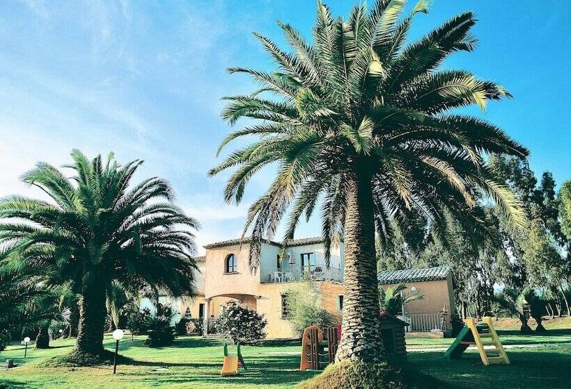 Residence Con Piscina A 250 Mt Dal Mare