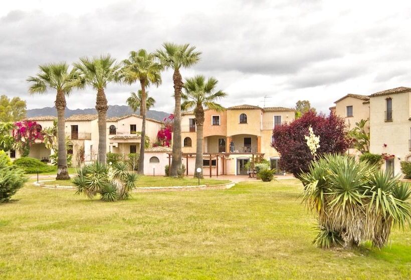 Residence Con Piscina A 250 Mt Dal Mare