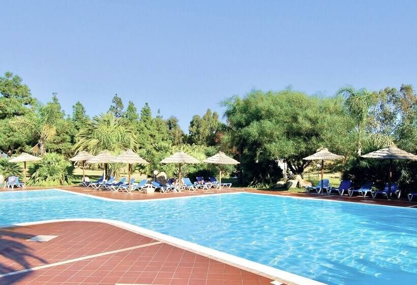 Residence Con Piscina A 250 Mt Dal Mare