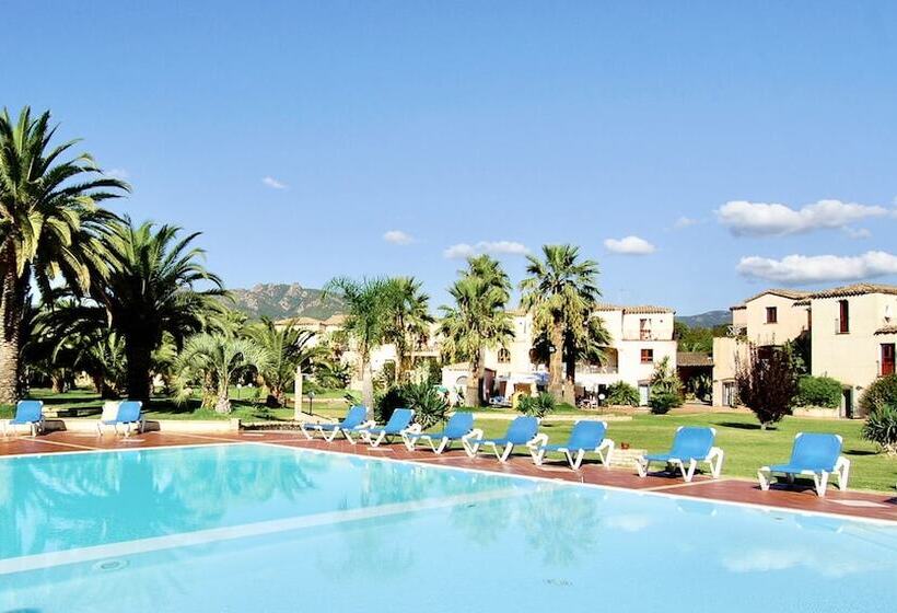 Residence Con Piscina A 250 Mt Dal Mare