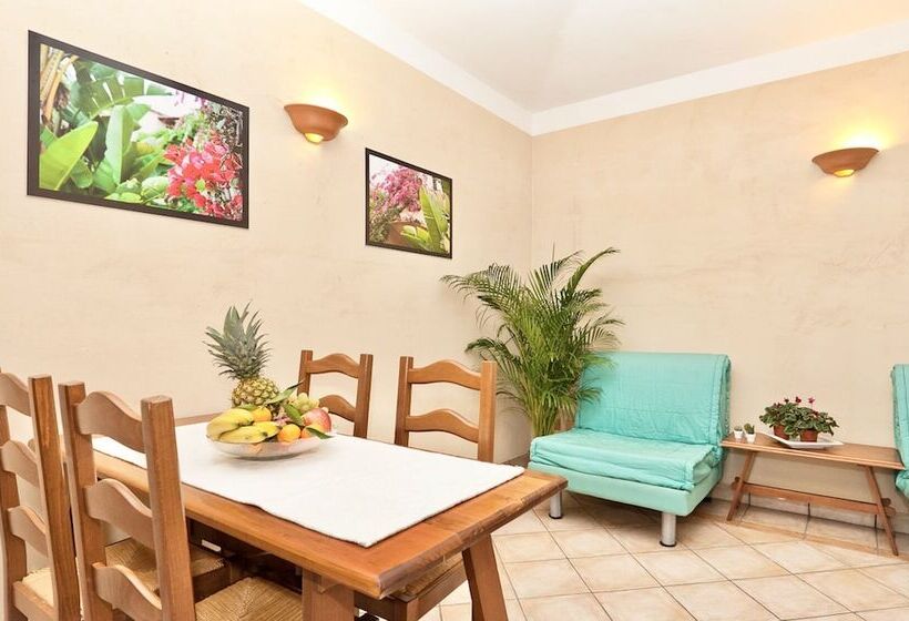 Residence Con Piscina A 250 Mt Dal Mare