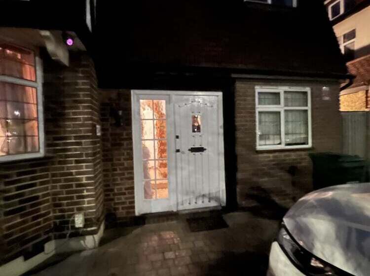 住所 5 Bed Gem In Barnet, Short Let Luxury Awaits