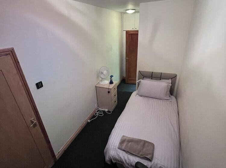 住所 5 Bed Gem In Barnet, Short Let Luxury Awaits