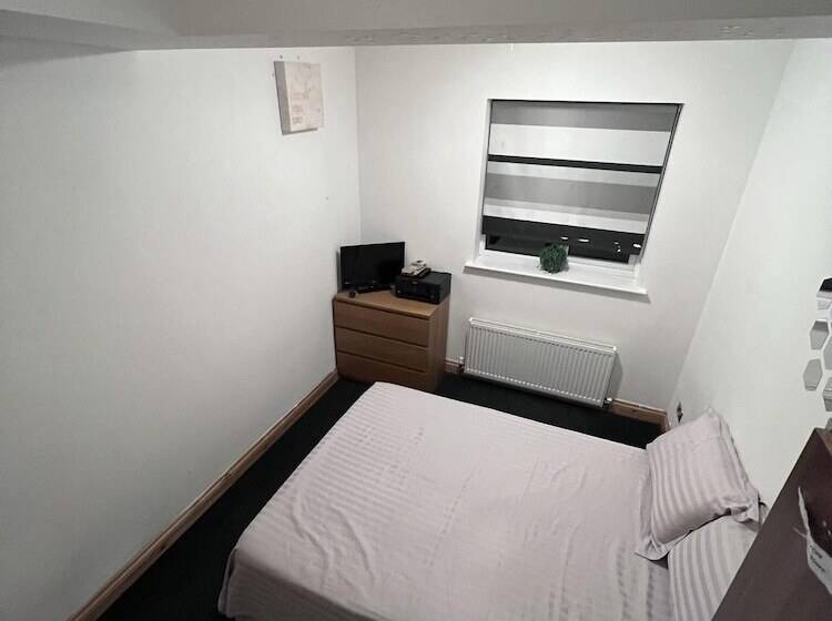 住所 5 Bed Gem In Barnet, Short Let Luxury Awaits