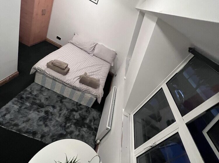 住所 5 Bed Gem In Barnet, Short Let Luxury Awaits