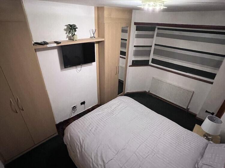 住所 5 Bed Gem In Barnet, Short Let Luxury Awaits