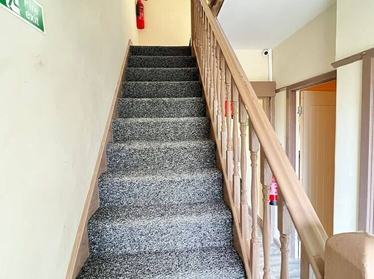 דירת נופש Budget 5 Bed Apartment In Barking