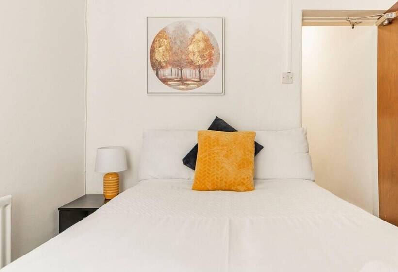 Резиденция Immaculate 4 Bed House Near Anfield And Goodison