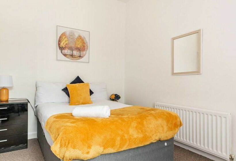 Резиденция Immaculate 4 Bed House Near Anfield And Goodison