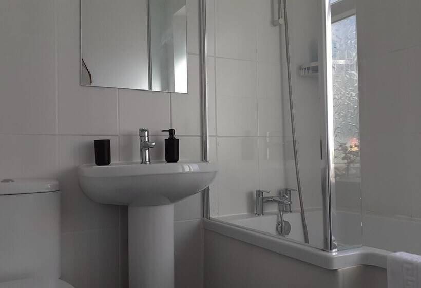 레지던스 Lovely 3 Bed House In Bridgend 7min From Porthcawl