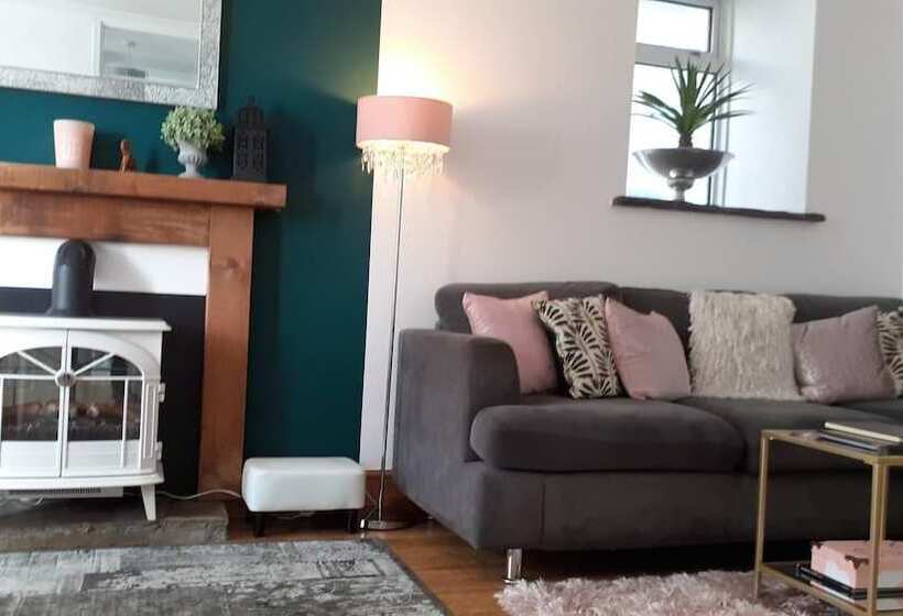 레지던스 Lovely 3 Bed House In Bridgend 7min From Porthcawl