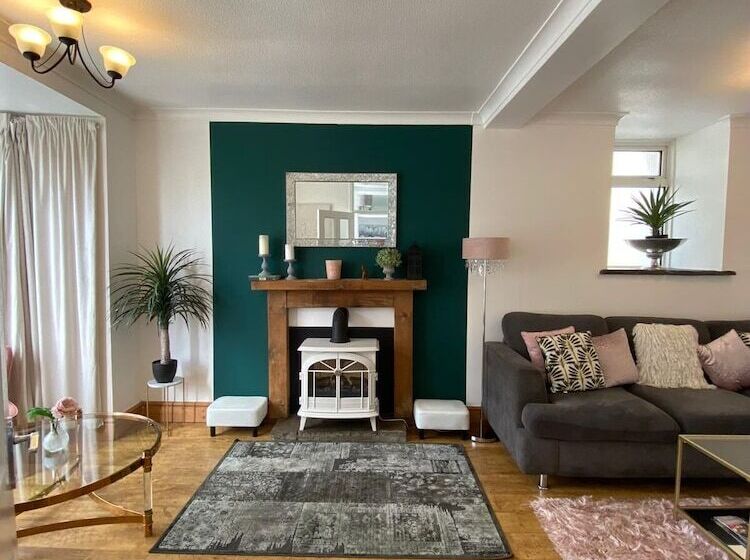 레지던스 Lovely 3 Bed House In Bridgend 7min From Porthcawl