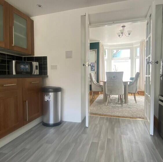 레지던스 Lovely 3 Bed House In Bridgend 7min From Porthcawl