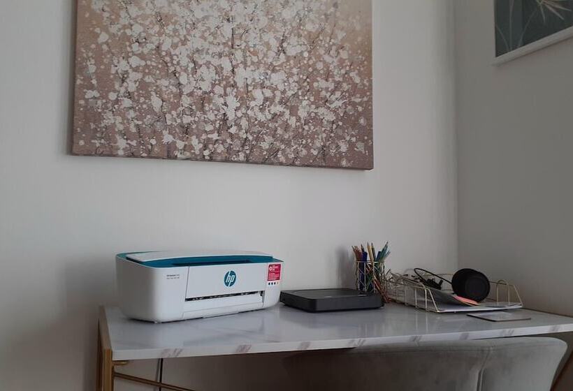 레지던스 Lovely 3 Bed House In Bridgend 7min From Porthcawl